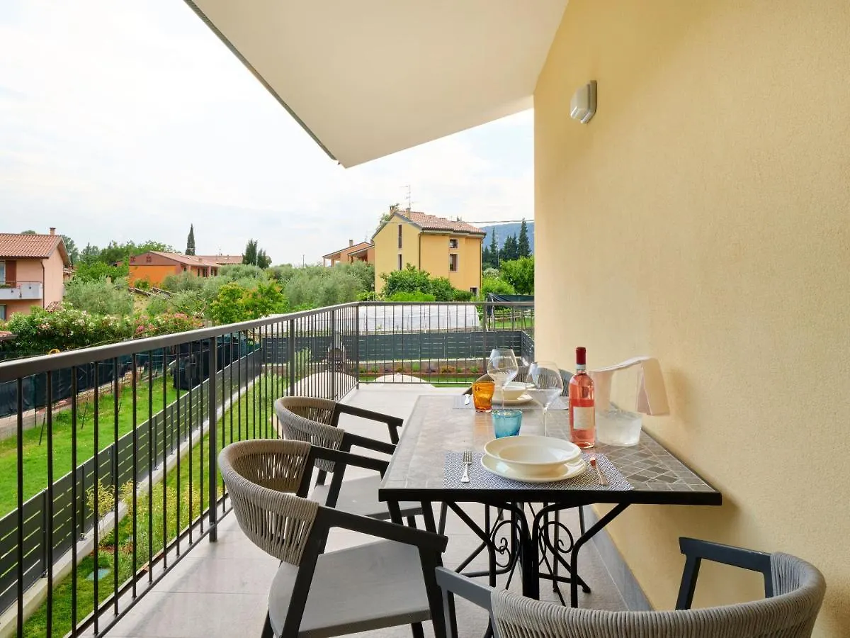 Leti Apartments Garda  加尔达